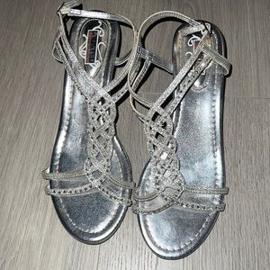 Prom shoes silvery sparkles size 8.5 Kenneth cole